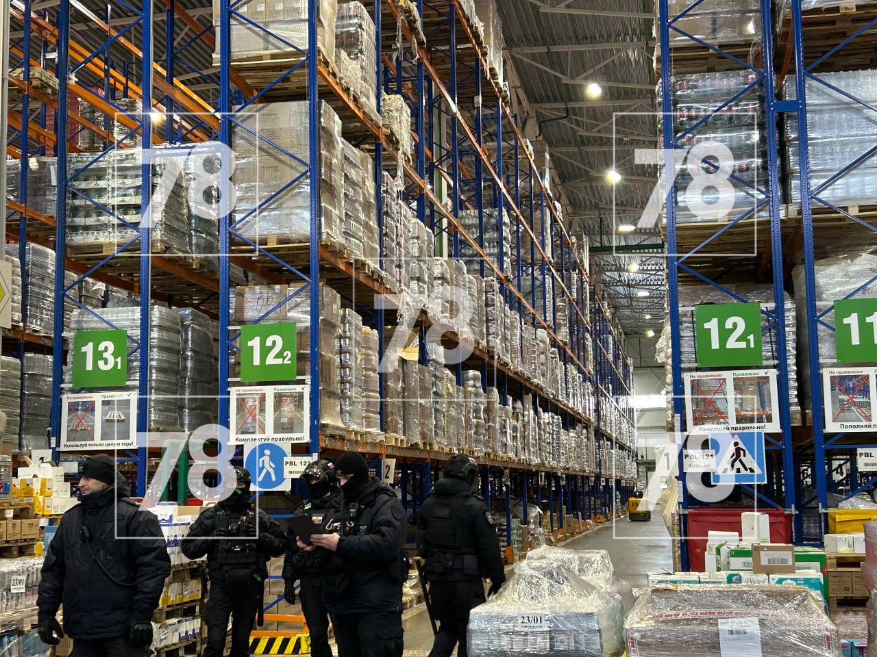 Полицейские продолжают проверку магазинов сети компании «Х-5 Ретейл Групп» Полицейские продолжают проверку магазинов сети компании «Х-5 Ретейл Групп»