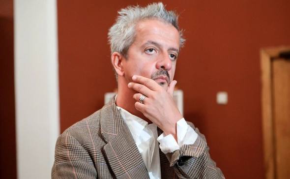 В чате возмущенно спрашивают: подать сюда Ляпкина-Тяпкина и кто назначил Богомолова и.о. ректора Школы-студии МХАТ?!!!