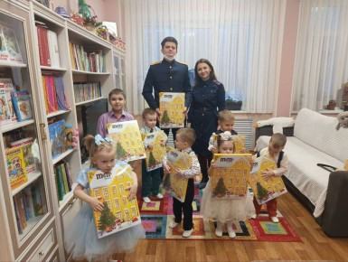 Сотрудники ГСУ СК России по городу Санкт-Петербургу навестили воспитанников подшефного учреждения