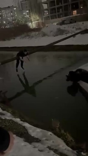 Олег Царёв: В Махачкале прохожие спасли женщину и ребёнка из тонущего такси