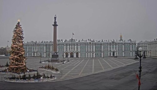 Дворцовая опустела. Все выходы на площадь перекрыли, сообщают «Фонтанке» горожане