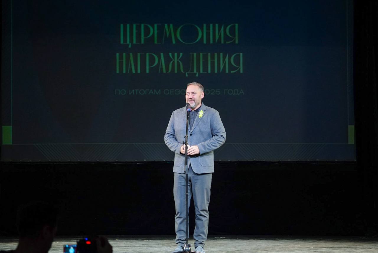 По итогам соревнований Федерации футбола Санкт-Петербурга осени 2025 года Александр Бельский наградил команды мальчиков от 14 до 17 лет клубов категории «А» Дивизион В.М. Боброва, а также ряд футболистов и тренеров По итогам соревнований Федерации футбола Санкт-Петербурга осени 2025 года Александр Бельский наградил команды мальчиков от 14 до 17 лет клубов категории «А» Дивизион В.М. Боброва, а также ряд футболистов и тренеров