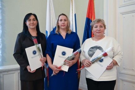 По поручению председателя Избирательной комиссии Ленинградской области Михаила Лебединского заместитель председателя Фёдор Замятин и председатель ТИК Выборгского района Александр Лысов вручили награды Леноблизбиркома членам...