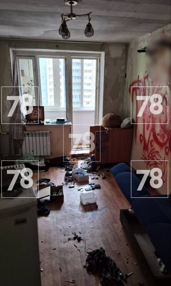 В распоряжении оказались кадры момента падения парня с 12 этажа общежития на Жени Егоровой В распоряжении оказались кадры момента падения парня с 12 этажа общежития на Жени Егоровой