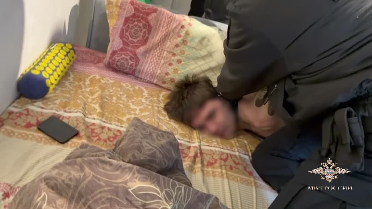 Петербуржец вместе с другом похитили более 15 млн рублей со счетов россиян