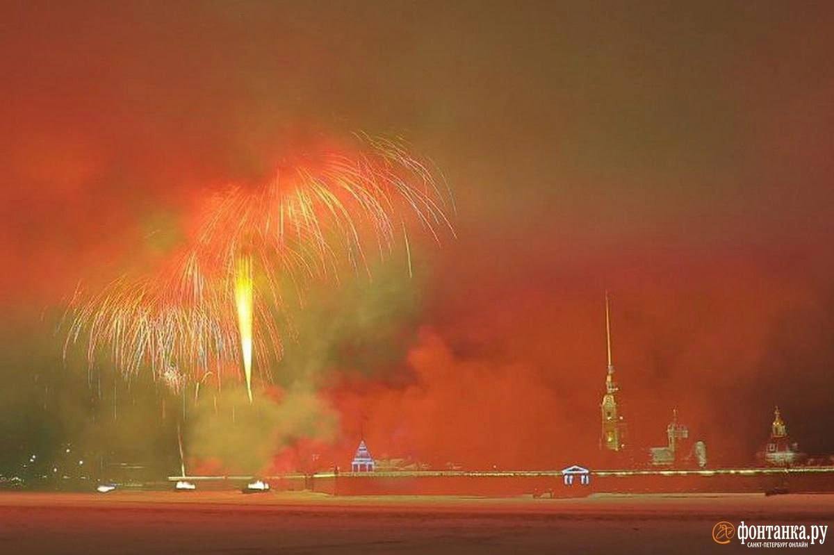 Прогремевший праздничный салют в объективе фотографов «Фонтанки» Прогремевший праздничный салют в объективе фотографов «Фонтанки»
