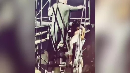 Сломавший позвоночник актер Илья Дель вернулся на сцену