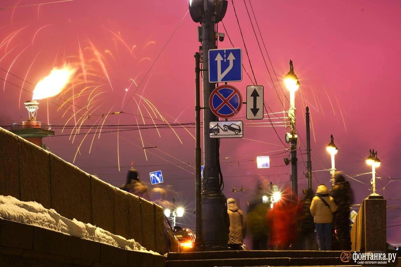 Прогремевший праздничный салют в объективе фотографов «Фонтанки» Прогремевший праздничный салют в объективе фотографов «Фонтанки»