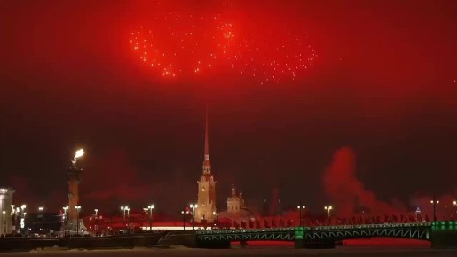 Свет памяти и лучи Победы. Как Петербург отметил годовщину освобождение Ленинграда