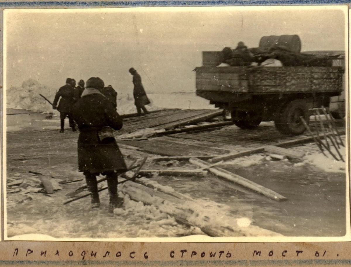 Выставка «Дорога жизни. Потерянный альбом» открылась в автобусном парке №1 на Днепропетровской улице Выставка «Дорога жизни. Потерянный альбом» открылась в автобусном парке №1 на Днепропетровской улице