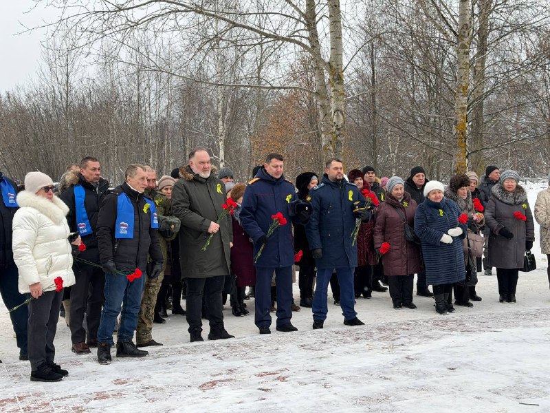 Руководитель и сотрудники следственного отдела по городу Тихвину приняли участие в торжественно-траурном мероприятии «Мы эту память пронесем через года..» Руководитель и сотрудники следственного отдела по городу Тихвину приняли участие в торжественно-траурном мероприятии «Мы эту память пронесем через года..»