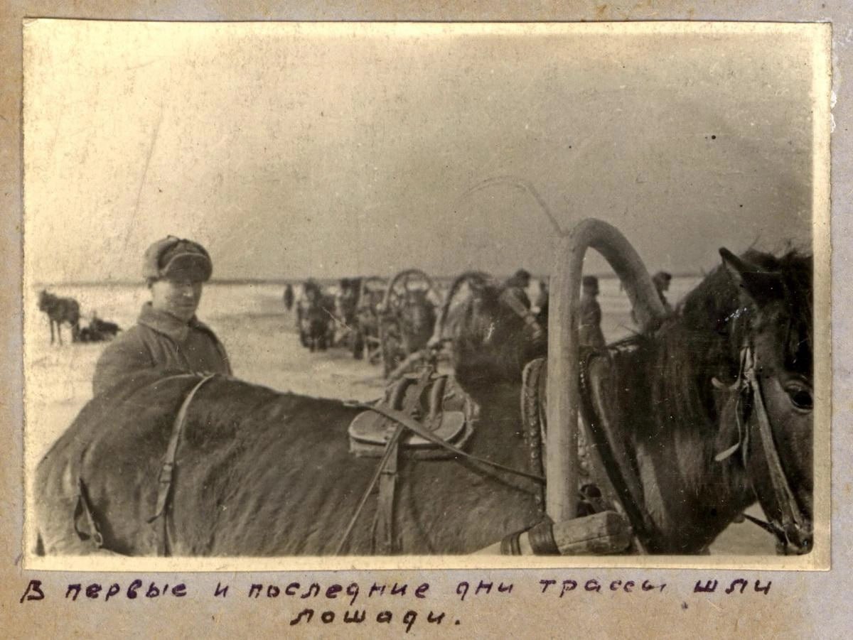 Выставка «Дорога жизни. Потерянный альбом» открылась в автобусном парке №1 на Днепропетровской улице Выставка «Дорога жизни. Потерянный альбом» открылась в автобусном парке №1 на Днепропетровской улице