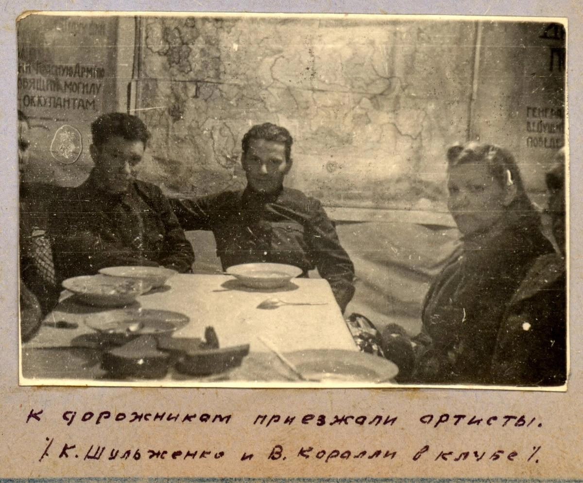 Выставка «Дорога жизни. Потерянный альбом» открылась в автобусном парке №1 на Днепропетровской улице Выставка «Дорога жизни. Потерянный альбом» открылась в автобусном парке №1 на Днепропетровской улице