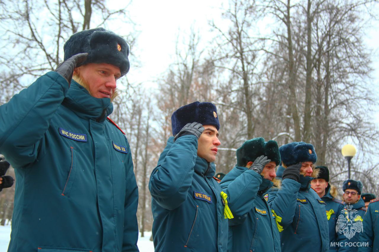 В День полного освобождения Ленинграда от фашистской блокады сотрудники МЧС России приняли участие в церемонии на Пискарёвском кладбище В День полного освобождения Ленинграда от фашистской блокады сотрудники МЧС России приняли участие в церемонии на Пискарёвском кладбище