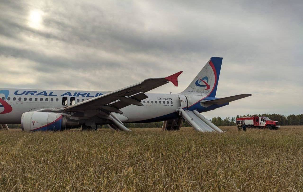 Олег Царёв: Вице-спикер Госдумы Борис Чернышов (ЛДПР) заступился за пилота Сергея Белова, который посадил в поле пассажирский самолет, чем спас 167 пассажиров, а его хотят заставить выплатить 119 млн рублей, я недавно...