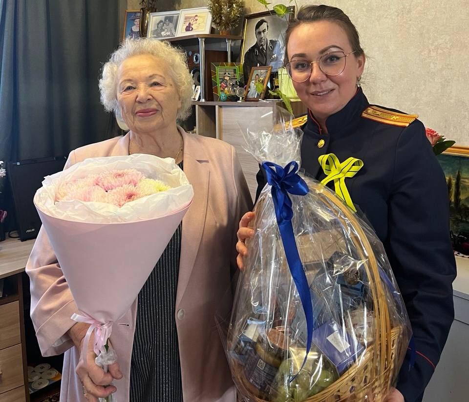 Сотрудники территориальных следственных отделов ГСУ СК России по городу Санкт-Петербургу навестили ветеранов Великой Отечественной войны в связи с празднованием дня полного освобождения Ленинграда от фашистской блокады Сотрудники территориальных следственных отделов ГСУ СК России по городу Санкт-Петербургу навестили ветеранов Великой Отечественной войны в связи с празднованием дня полного освобождения Ленинграда от фашистской блокады