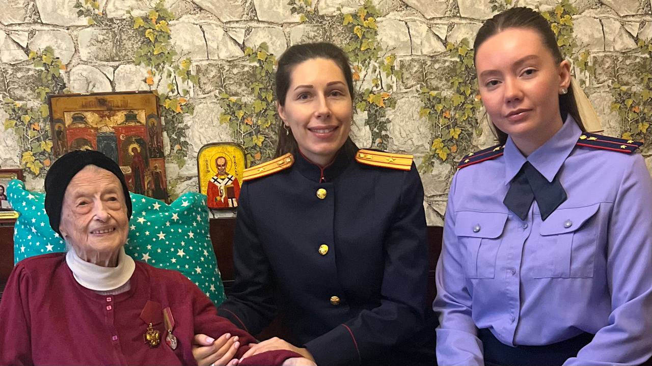 Сотрудники территориальных следственных отделов ГСУ СК России по городу Санкт-Петербургу навестили ветеранов Великой Отечественной войны в связи с празднованием дня полного освобождения Ленинграда от фашистской блокады Сотрудники территориальных следственных отделов ГСУ СК России по городу Санкт-Петербургу навестили ветеранов Великой Отечественной войны в связи с празднованием дня полного освобождения Ленинграда от фашистской блокады