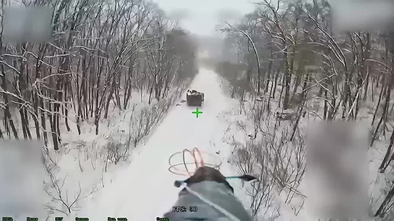 Кадры боевой работы расчётов FPV-дронов 51-го парашютно-десантного полка имени Дмитрия Донского 106-й воздушно-десантной дивизии ВДВ группировки войск «Север» на Сумском направлении