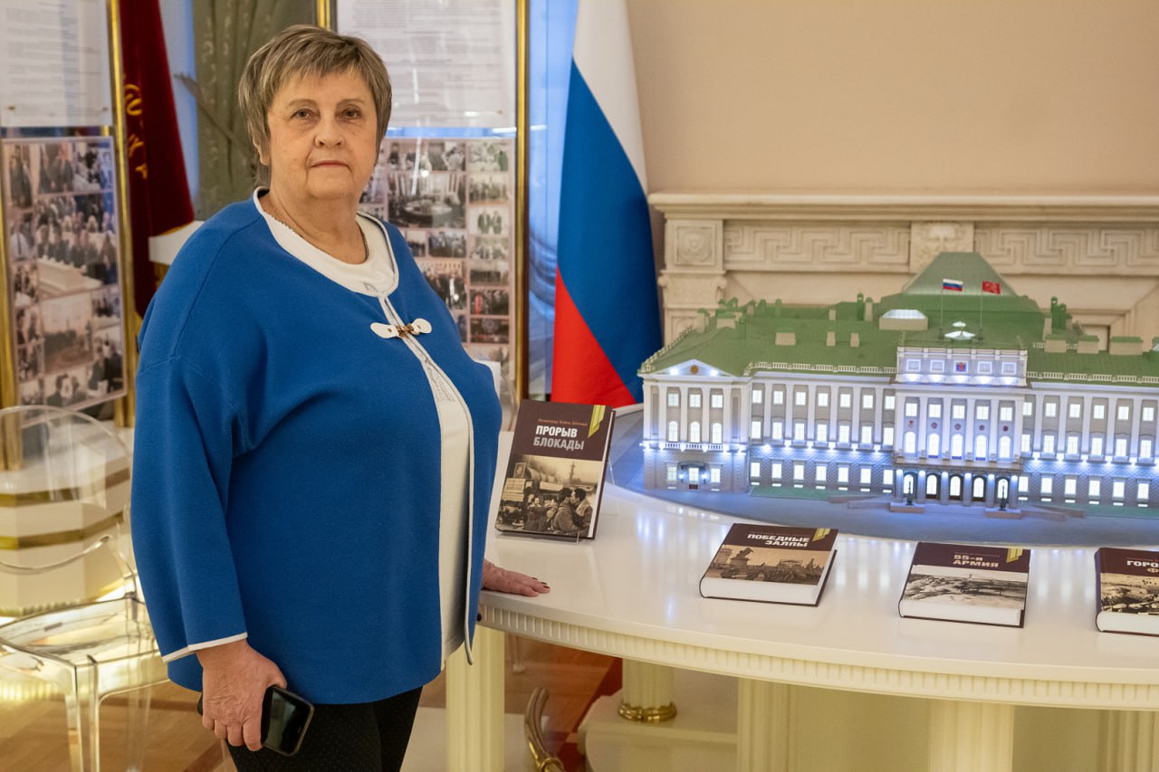 Состоялась церемония передачи в дар Законодательному Собранию книг «Творцы Ленинградской Победы» Состоялась церемония передачи в дар Законодательному Собранию книг «Творцы Ленинградской Победы»