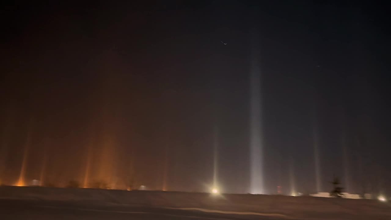 Световые столбы появились в Буграх