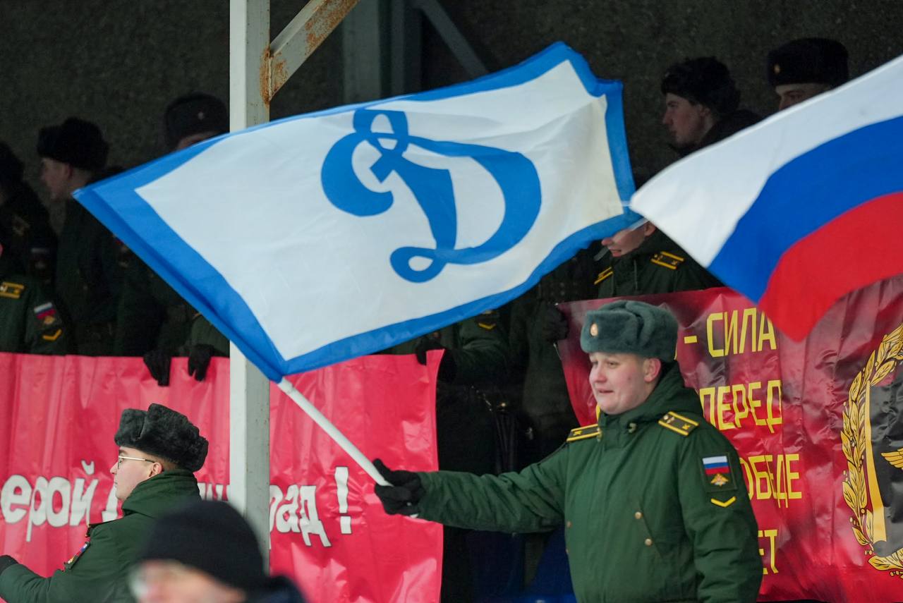 Спикер парламента Александр Бельский и Губернатор города Александр Беглов возложили цветы к Памятнику футболистам блокадного Ленинграда Спикер парламента Александр Бельский и Губернатор города Александр Беглов возложили цветы к Памятнику футболистам блокадного Ленинграда