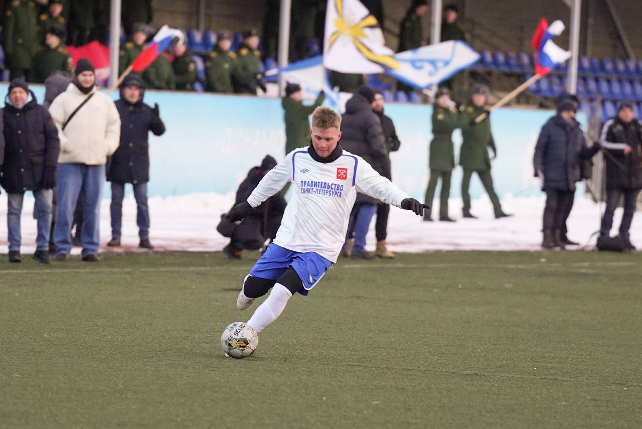 Спикер парламента Александр Бельский и Губернатор города Александр Беглов возложили цветы к Памятнику футболистам блокадного Ленинграда Спикер парламента Александр Бельский и Губернатор города Александр Беглов возложили цветы к Памятнику футболистам блокадного Ленинграда