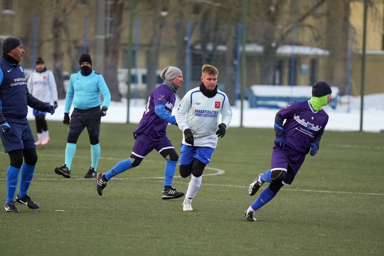 Спикер парламента Александр Бельский и Губернатор города Александр Беглов возложили цветы к Памятнику футболистам блокадного Ленинграда Спикер парламента Александр Бельский и Губернатор города Александр Беглов возложили цветы к Памятнику футболистам блокадного Ленинграда