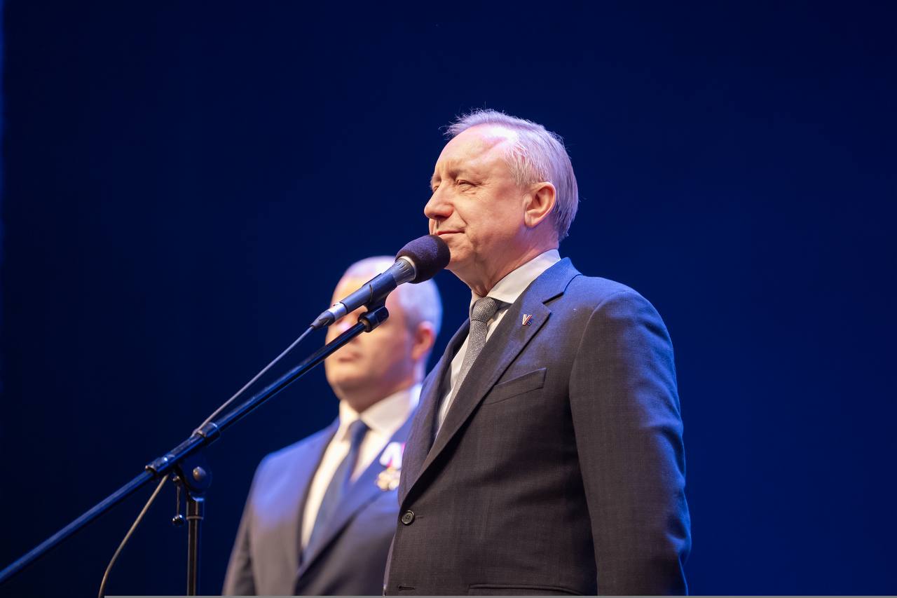 Председатель ЗакСа Александр Бельский и Губернатор Александр Беглов поздравили Всероссийское общество глухих со 100-летием на торжестве в БКЗ «Октябрьский», где осмотрели выставку «Век доверия, век поддержки» Председатель ЗакСа Александр Бельский и Губернатор Александр Беглов поздравили Всероссийское общество глухих со 100-летием на торжестве в БКЗ «Октябрьский», где осмотрели выставку «Век доверия, век поддержки»