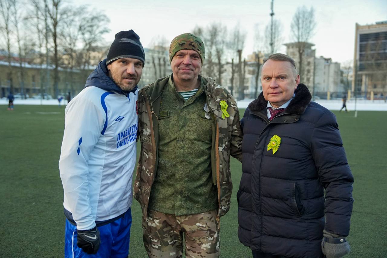 Спикер парламента Александр Бельский и Губернатор города Александр Беглов возложили цветы к Памятнику футболистам блокадного Ленинграда Спикер парламента Александр Бельский и Губернатор города Александр Беглов возложили цветы к Памятнику футболистам блокадного Ленинграда