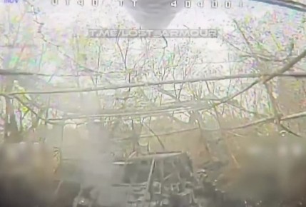 На Дружковском направлении оптоволоконными FPV-дронами "ВТ-40" подожжен танк Т-72АВ ВСУ