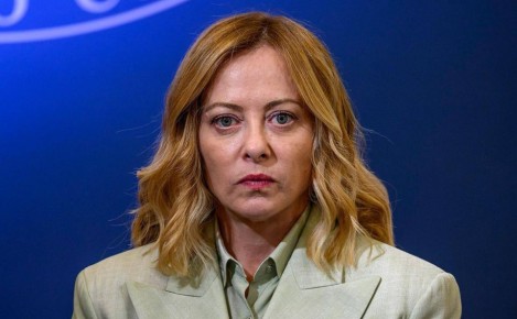 Олег Царёв: Джорджа Мелони, судя по всему, увековечила себя на фреске римской церкви Сан-Лоренцо-ин-Лучина — ангела после реставрации стал подозрительно на нее похож, рассмотрела Corriere della Sera