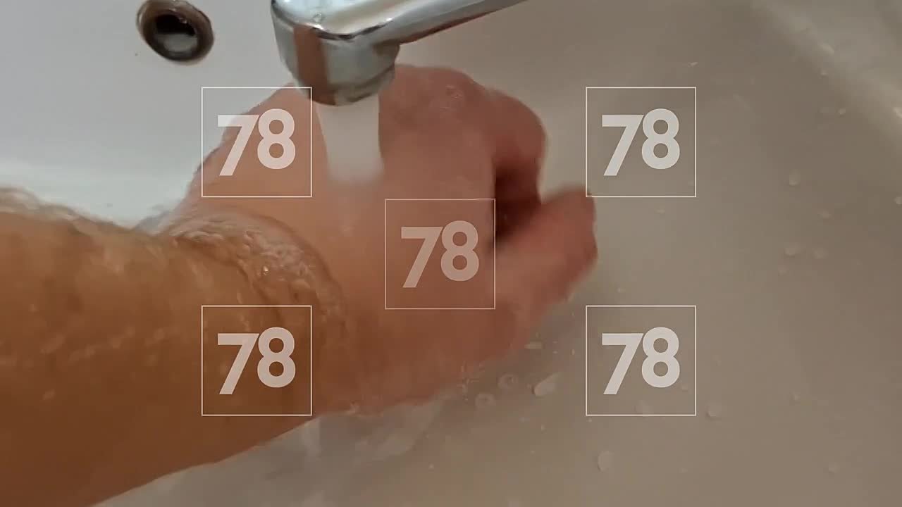 Жители домов на проспекте Ветеранов продолжают жаловаться на проблемы с подачей горячей воды