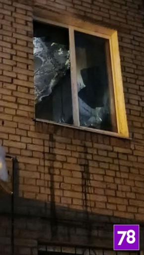 Петербурженка уснула с включенной плитой и чуть не погибла в пожаре, сообщают очевидцы — возгорание произошло этим вечером в квартире на улице Лазо