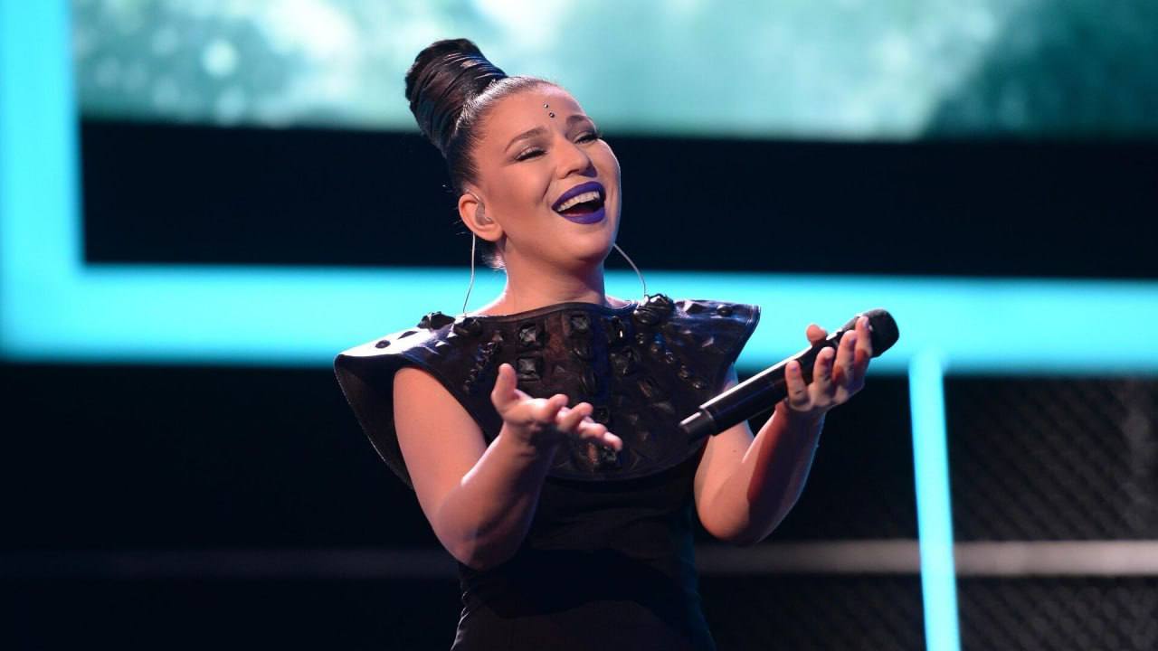 Певица Ёлка теперь официально гражданка России