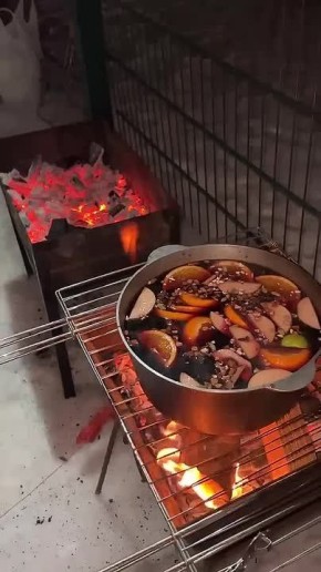 Юлия Витязева: Тем временем, куяне в ожидании возвращения в их дома света и тепла, варят глинтвейн и пляшут