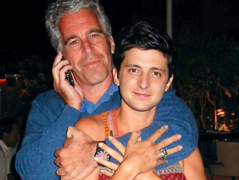 Взрыв грязевой бомбы замедленного действия — дотянулся проклятый Эпштейн