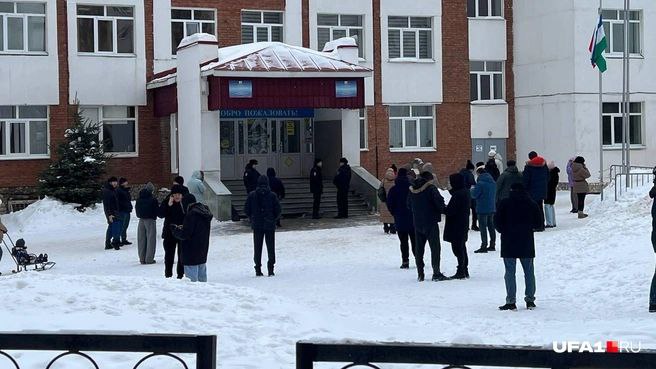 Взорвал петарду и стрелял из пневматики: что известно о ЧП в уфимской гимназии: