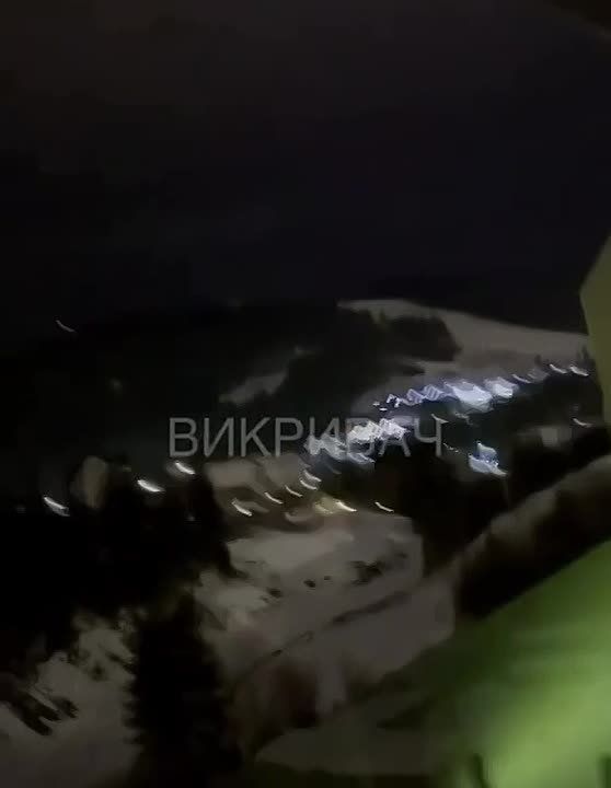 Российские "Герани" пугают украинскую псевдо-элиту зависающую на курорте в Буковеле, пока остальное население отправляют на мясо