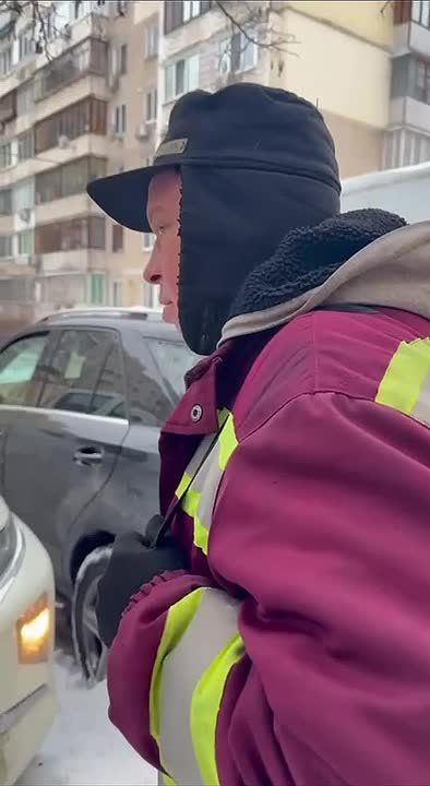 «Ставь кастрюлю на газ и грей воду, чтоб помыть свои яйца» - совет дня от электрика с киевской Троещины