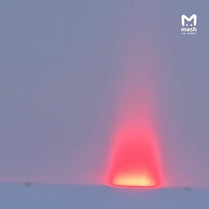 Огромный костёр на Финском заливе — причуды солнца морозным утром заворожили десятки петербуржцев