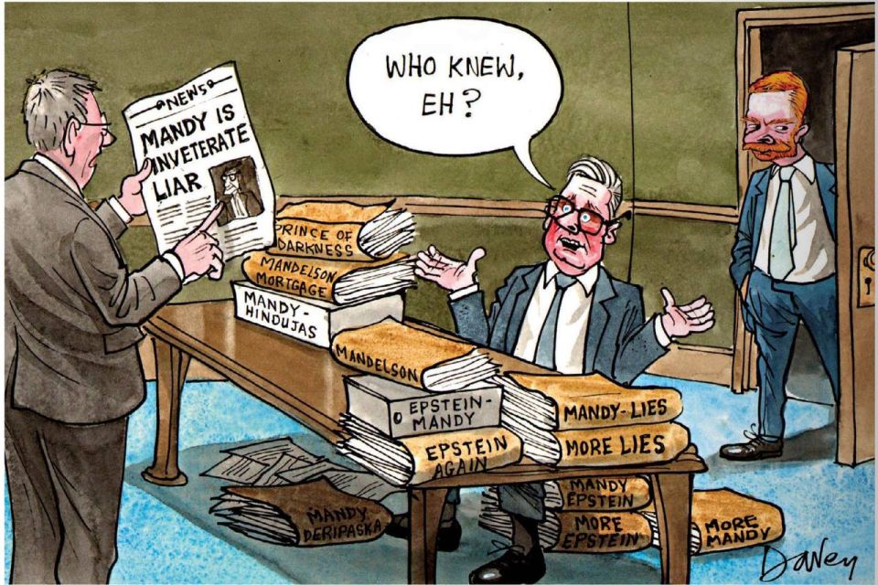 «Кто знал, а?» - реакция Стармера, сидящего на куче файлов о своем приятеле Мендельсоне на газетный заголовок «Менедельсон - закоренелый лжец»
