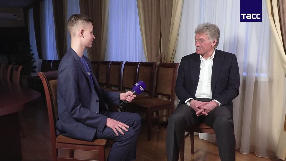 Два майора: Песков:. Я вижу и читаю заявления Роскомнадзора о том, что принято решение тормозить работу Telegram в связи с тем, что компания не выполняет требования российского законодательства