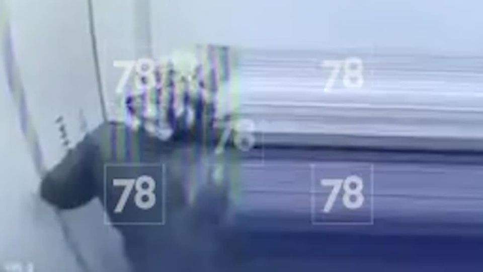 Публикуем момент падения лифта в доме на улице Космонавтов