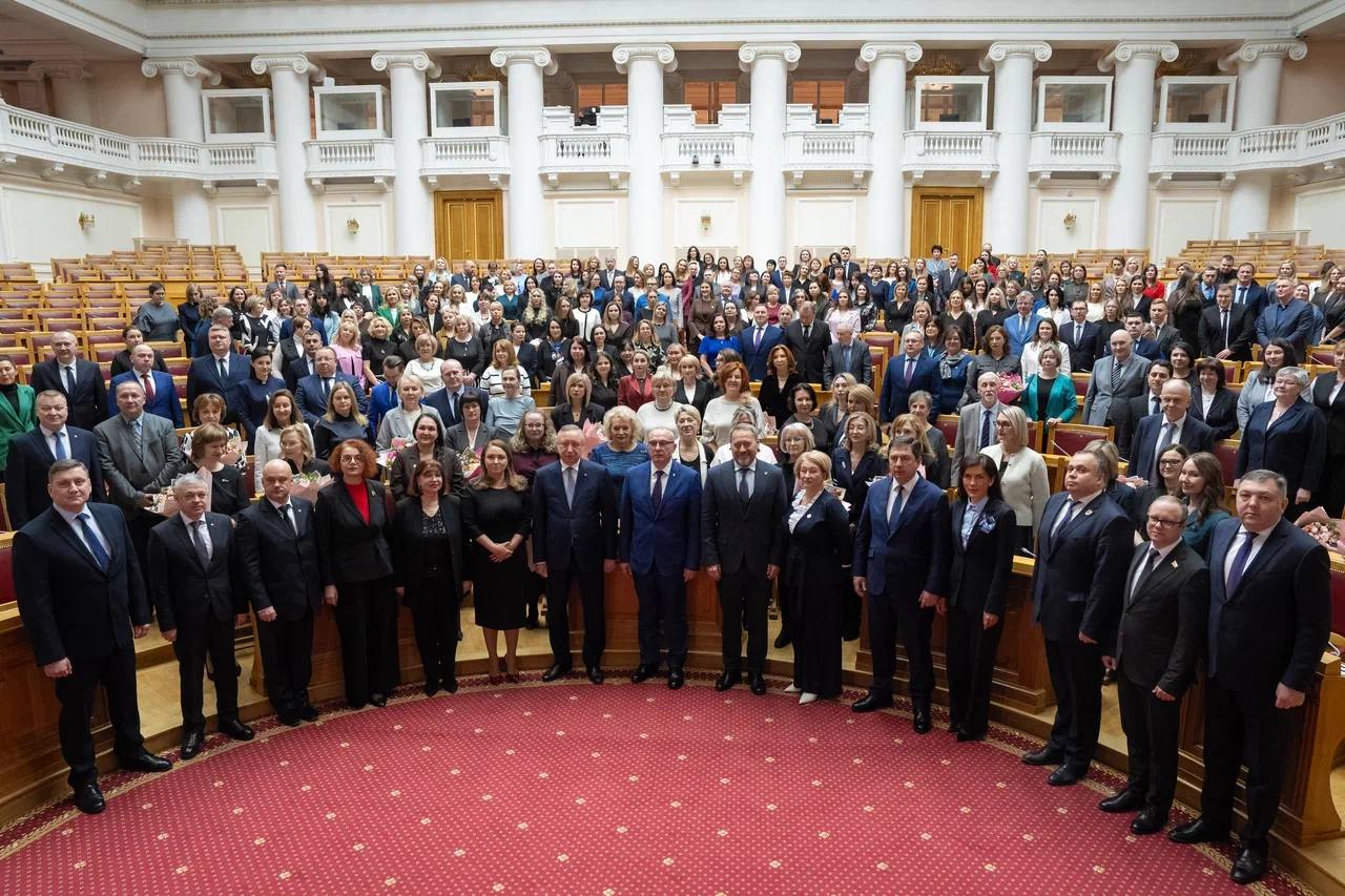 Торжественное собрание к 25-летию мировой юстиции Петербурга состоялось в Таврическом дворце Торжественное собрание к 25-летию мировой юстиции Петербурга состоялось в Таврическом дворце