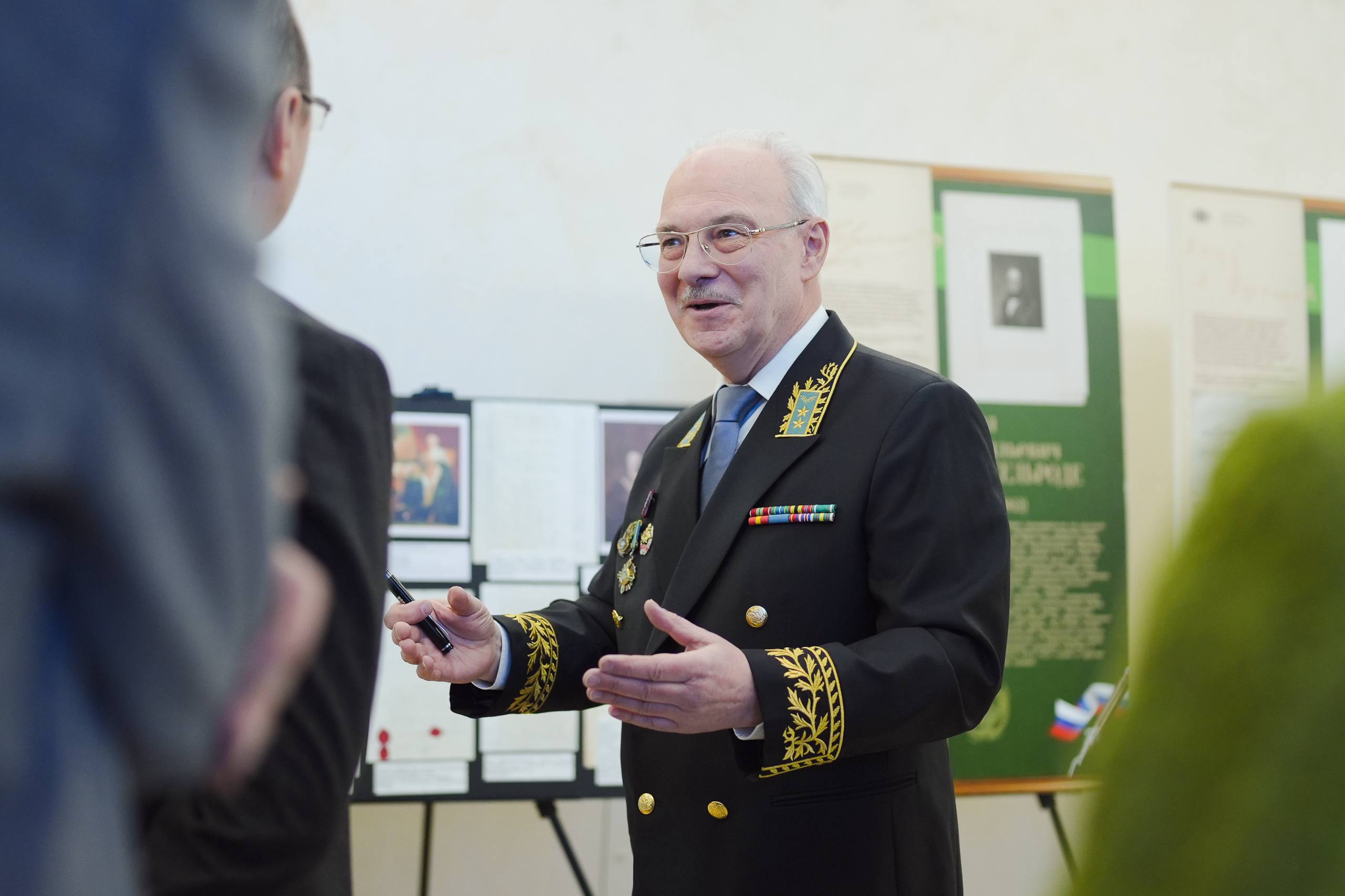 В Посольстве открылась экспозиция «Три века Петербургской дипломатии», посвящённая истории отечественной внешнеполитической службы В Посольстве открылась экспозиция «Три века Петербургской дипломатии», посвящённая истории отечественной внешнеполитической службы