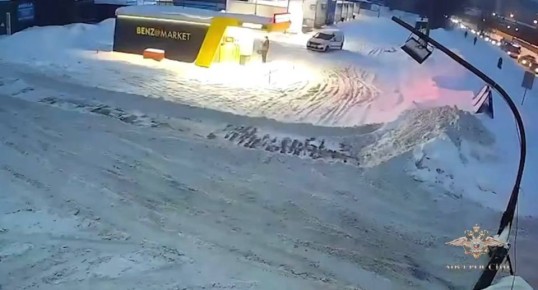 "Добрые дяди" из интернета: Кто заставил тринадцатилетнего мальчика взять спички и пойти на АЗС?