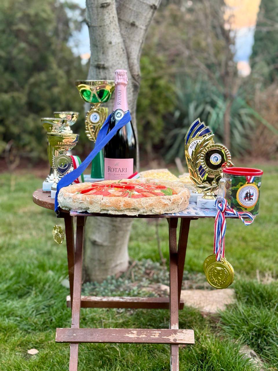 Олег Царёв: Сегодня Бесику исполнилось семь лет! Ему приготовили вкусную пиццу, выставили все его медали и награды, сфотографировали именинника и потом вкусно накормили Олег Царёв: Сегодня Бесику исполнилось семь лет! Ему приготовили вкусную пиццу, выставили все его медали и награды, сфотографировали именинника и потом вкусно накормили