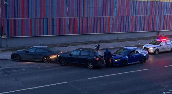 Петербурженка не может получить компенсацию за помятую машину