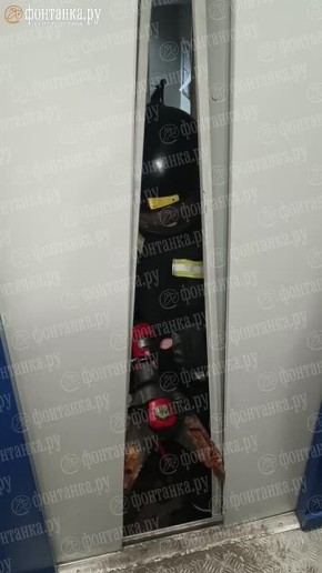 Семья с ребенком в застрявшем лифте ждала спасения два часа