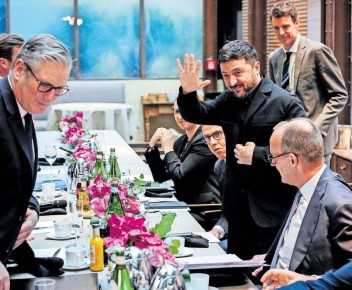 Владимир Корнилов: Когда у тебя из-под мышки торчит Стубб! Вот это компашка собралась вчера в Мюнхене отужинать!